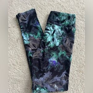 Lularoe Tween Patterned Leggings